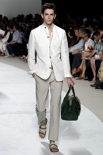 Look 27